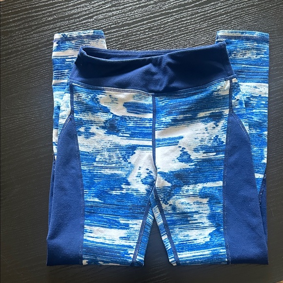 Zella Navy and White Abstract Leggings with inside waist pocket. - Picture 2 of 8
